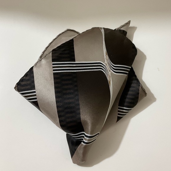 Men’s Pocket Square Black Tan Silk Hand Made Scarf Geometric Pattern - Picture 6 of 6